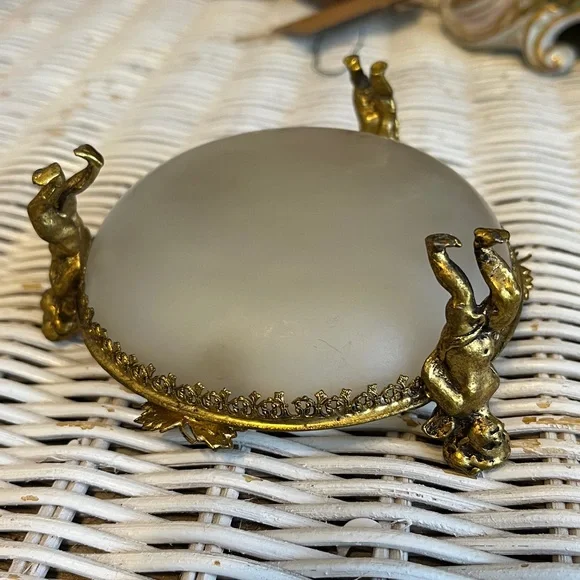 VINTAGE Ormolu style Brass Leaf Trinket Glass Dish Frosted Glass With Cherubs - Picture 4 of 7
